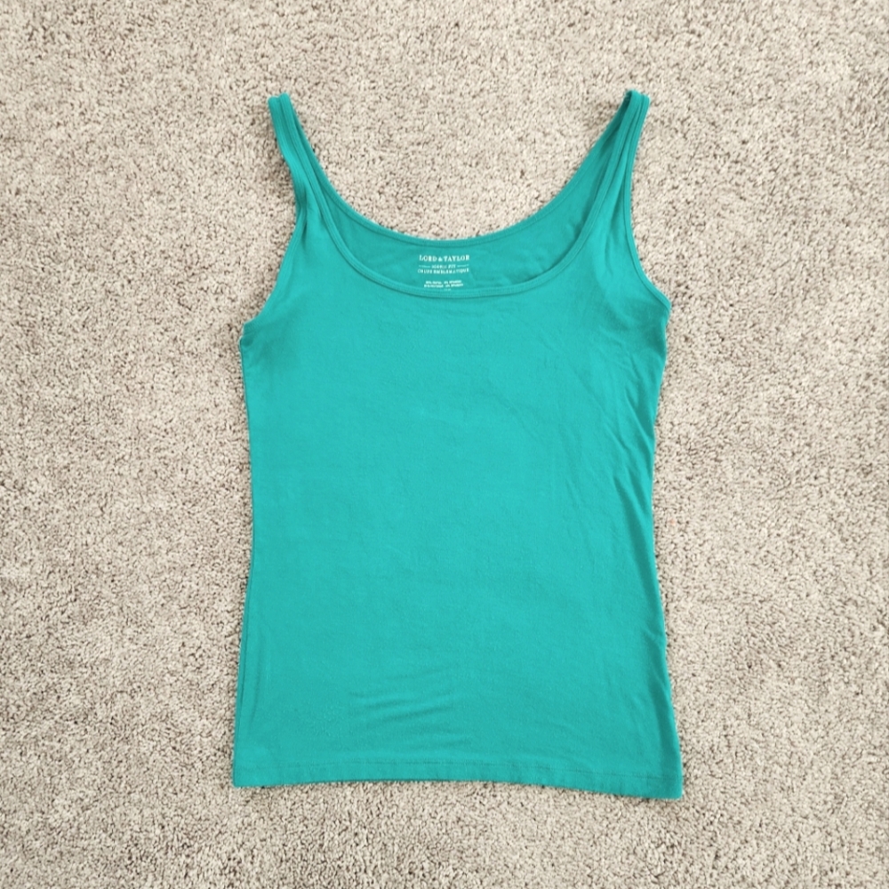 Lord & Taylor Iconic Fit Tank VGUC
